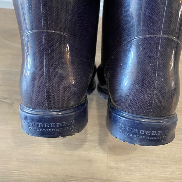 Burberry Rain boots (size 7) - Picture 2 of 4